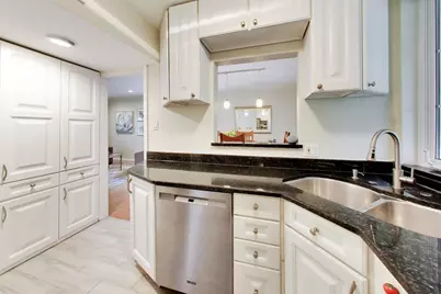 9439 Lincolnwood Drive, Evanston, IL 60203 - Photo 10