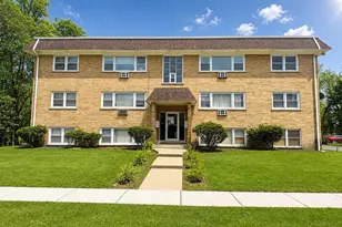 255 E Oak St, Addison, IL 60101 - Photo 1