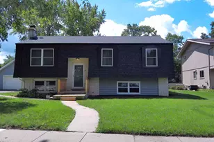 839 Bonniebrook Ave, Mundelein, IL 60060 - Photo 1