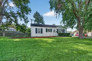 1814 Inner Cir Dr, Crest Hill, IL 60403 - Photo 2