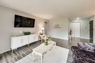 1264 Williamsburg Dr, Schaumburg, IL 60193 - Photo 2
