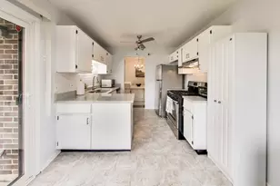 1264 Williamsburg Dr, Schaumburg, IL 60193 - Photo 6