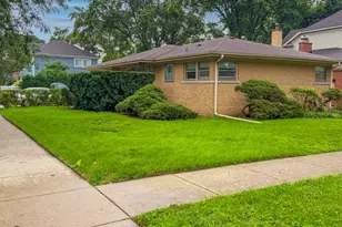 2105 E Kensington Rd, Arlington Heights, IL 60004 - Photo 4