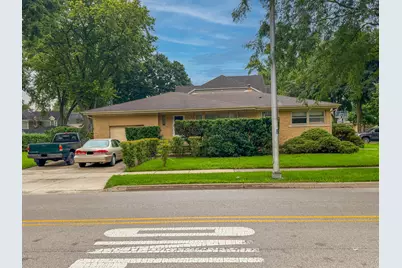 2105 E Kensington Road, Arlington Heights, IL 60004 - Photo 2