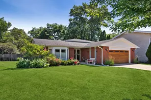 6833 N Concord Ln, Niles, IL 60714 - Photo 1