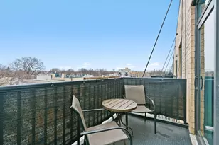 2040 W Belmont Ave, Chicago, IL 60618 - Photo 16