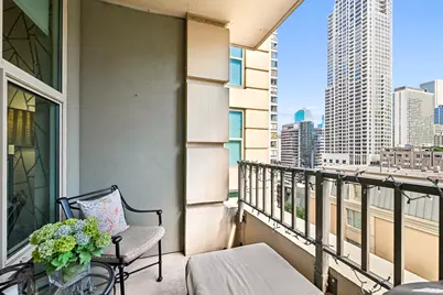 25 E Superior Street #1504, Chicago, IL 60611 - Photo 4