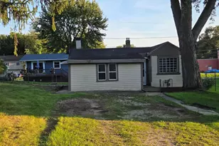 7301 Chippewa Dr, Wonder Lake, IL 60097 - Photo 2