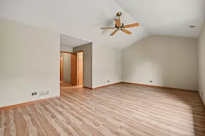 3 4 Seasons Court, Elmhurst, IL 60126 - Photo 16