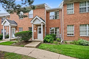 3 4 Season's Ct, Elmhurst, IL 60126 - Photo 2