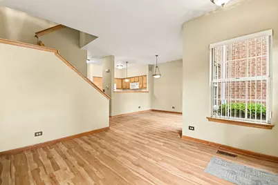 3 4 Seasons Court, Elmhurst, IL 60126 - Photo 6