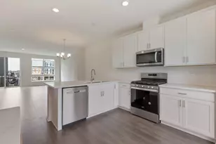 1289 Lakepointe Dr, Schaumburg, IL 60173 - Photo 4