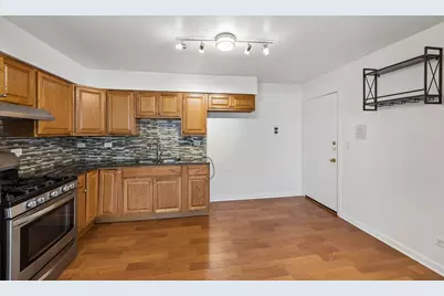 929 S Oak Park Avenue #3NE, Oak Park, IL 60304 - Photo 6