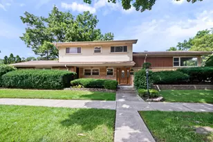 600 Florence Dr, Park Ridge, IL 60068 - Photo 1