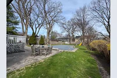 933 Harms Road, Glenview, IL 60025 - Photo 4