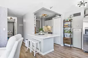 111 W Maple St, Chicago, IL 60610 - Photo 12