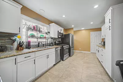 8043 Salisbury Avenue, Lyons, IL 60534 - Photo 8