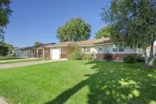 6 Ridgewood Rd, Elk Grove Village, IL 60007 - Photo 1