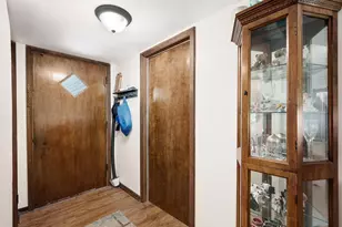 6 Ridgewood Rd, Elk Grove Village, IL 60007 - Photo 4