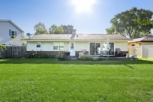 6 Ridgewood Rd, Elk Grove Village, IL 60007 - Photo 20