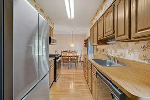 1086 Hickory Ln, Elk Grove Village, IL 60007 - Photo 10