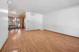1086 Hickory Ln, Elk Grove Village, IL 60007 - Photo 4