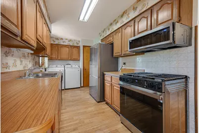 1086 Hickory Lane, Elk Grove Village, IL 60007 - Photo 8