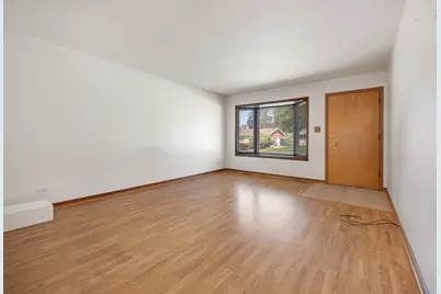 1086 Hickory Lane, Elk Grove Village, IL 60007 - Photo 2