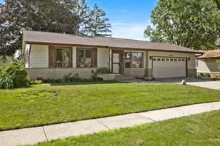 1086 Hickory Ln, Elk Grove Village, IL 60007 - Photo 1