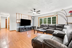 105 Spruce Dr, Colona, IL 61241 - Photo 4