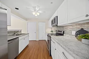 460 Mayflower Ln, Bartlett, IL 60103 - Photo 6