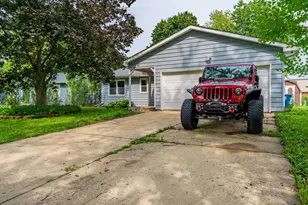 1721 Daisy St, Aurora, IL 60505 - Photo 2
