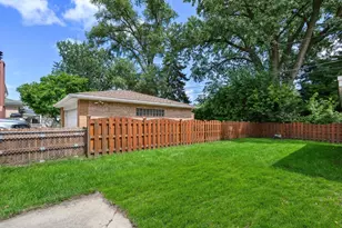 8211 Mango Ave, Morton Grove, IL 60053 - Photo 18
