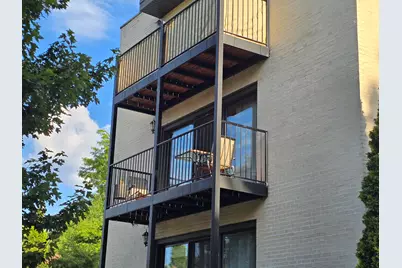 1711 W Jarvis Avenue #201, Chicago, IL 60626 - Photo 2