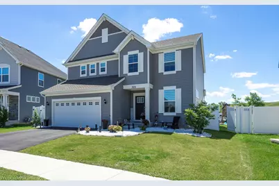 321 S Pointe Avenue, South Elgin, IL 60177 - Photo 2