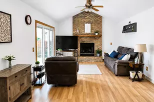705 E Edgelawn Dr, Plano, IL 60545 - Photo 4