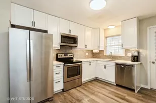 104 E Winchester Rd, Libertyville, IL 60048 - Photo 2