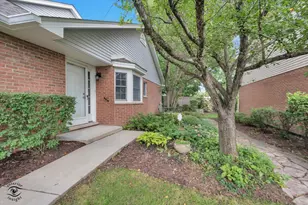8641 Pearson Dr, Darien, IL 60561 - Photo 2