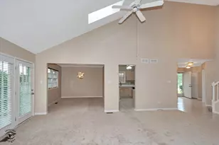 8641 Pearson Dr, Darien, IL 60561 - Photo 6