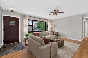 392 Windsor Ave, Glen Ellyn, IL 60137 - Photo 4