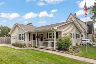 805 Walnut Ave, Saint Charles, IL 60174 - Photo 2