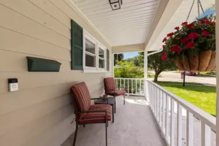 805 Walnut Ave, Saint Charles, IL 60174 - Photo 4