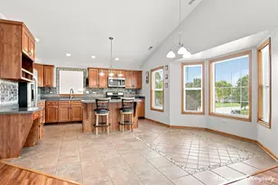 624 Kresswood Dr, McHenry, IL 60050 - Photo 6
