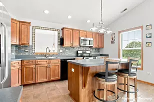 624 Kresswood Dr, McHenry, IL 60050 - Photo 4