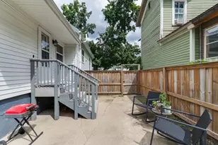 609 E Market St, Bloomington, IL 61701 - Photo 24