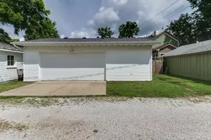 609 E Market St, Bloomington, IL 61701 - Photo 30