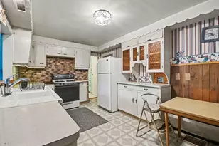 1428 N Cedar Lake Rd, Round Lake Beach, IL 60073 - Photo 6