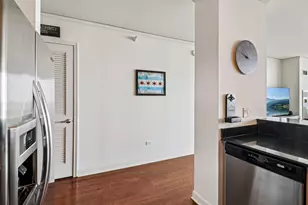 225 N Columbus Dr, Chicago, IL 60601 - Photo 14