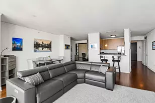 225 N Columbus Dr, Chicago, IL 60601 - Photo 10