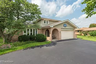 9S434 Allison Ct, Willowbrook, IL 60527 - Photo 1